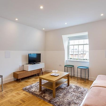 Modern And Stylish Apartment In West Kensington Londra Exterior foto