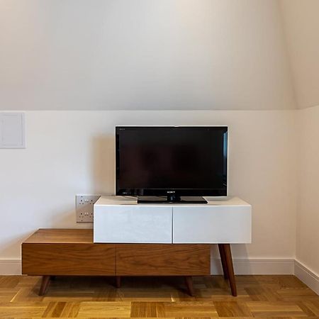 Modern And Stylish Apartment In West Kensington Londra Exterior foto