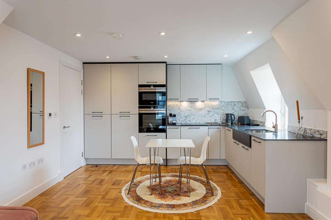 Modern And Stylish Apartment In West Kensington Londra Exterior foto
