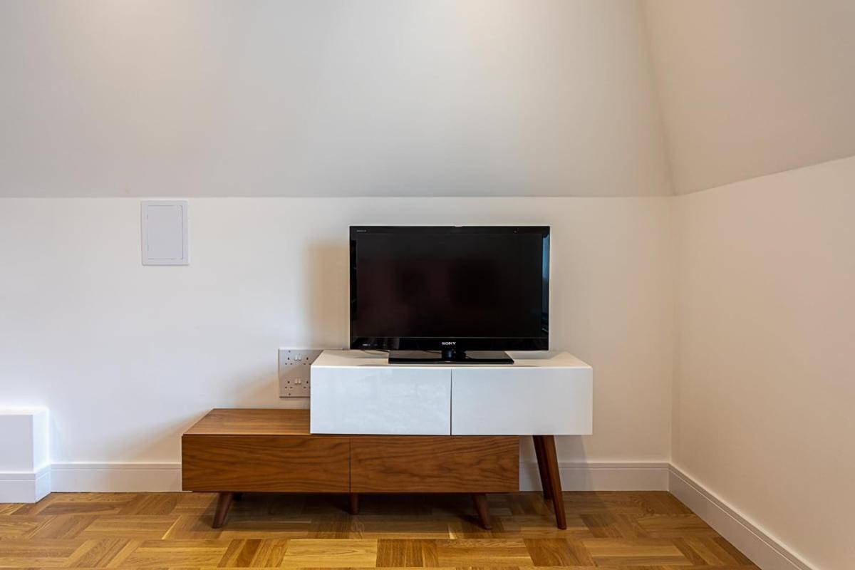 Modern And Stylish Apartment In West Kensington Londra Exterior foto