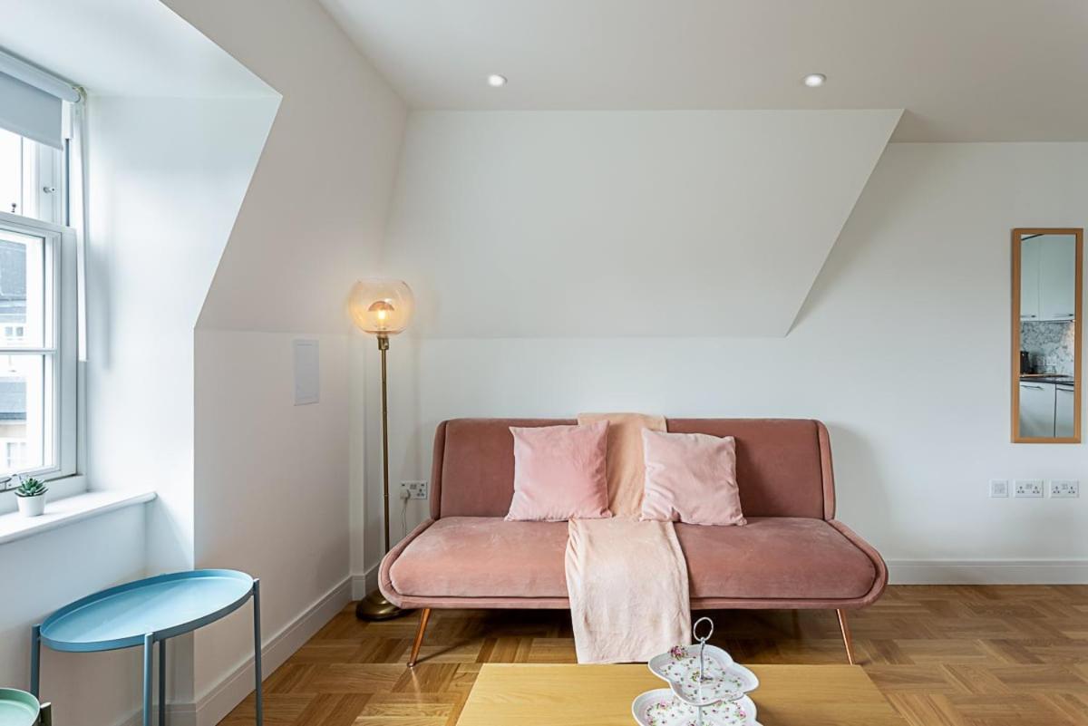 Modern And Stylish Apartment In West Kensington Londra Exterior foto